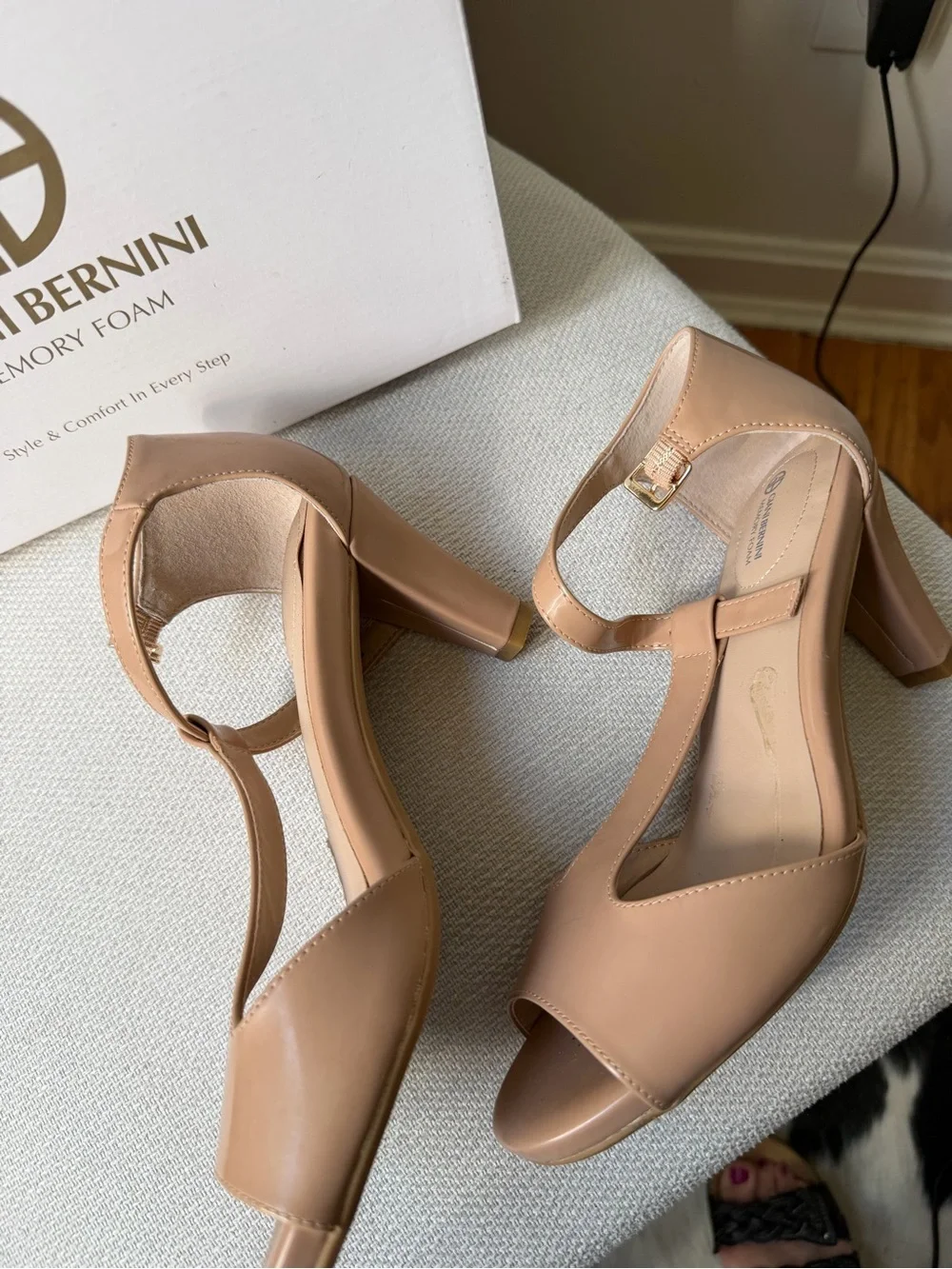 Giani Bernini Beige Patent T-Strap flared heel Dress Sandals